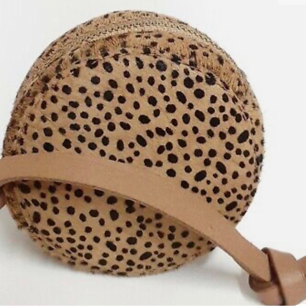 Madewell The earbud circle pouch in spotted calf hair. New with tags on.